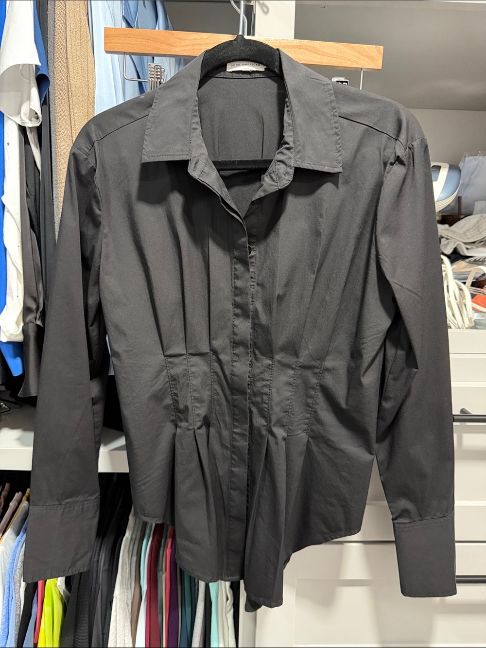 Good American Cinched-Waist Poplin Shirt in black